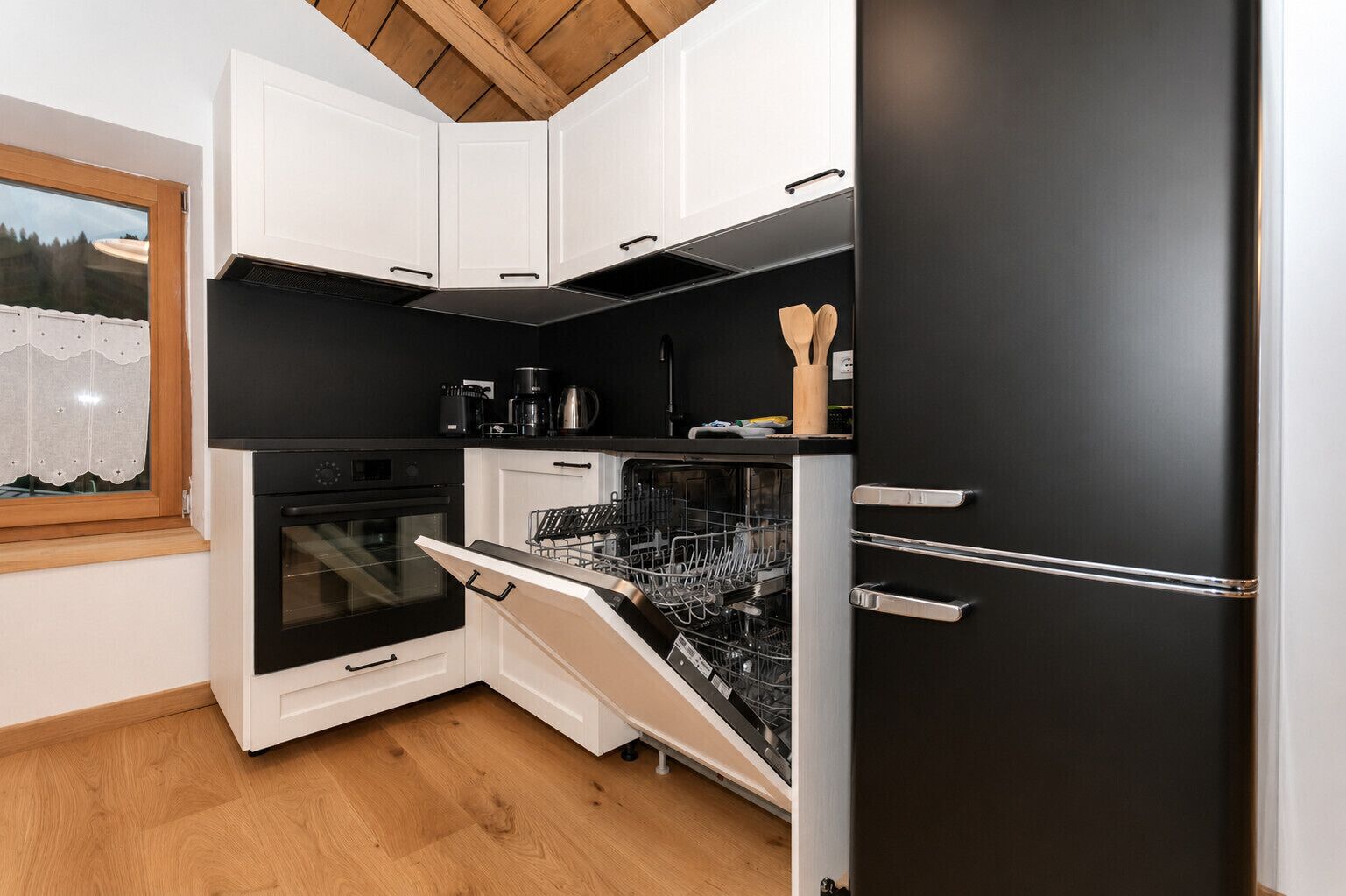 Kühlschrank, Ofen, Herdplatte, Geschirrspüler