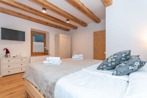 3 makuuhuonetta, silitysrauta/-lauta, ilmainen Wi-Fi, vuodevaatteet