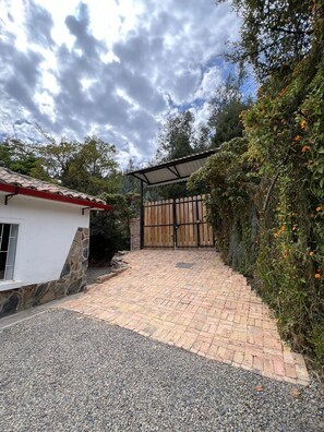 Property grounds - Escape to paradise in Paipa, Boyacá in this beautiful Casa Rural San Cipriano!🏡 (Paipa)