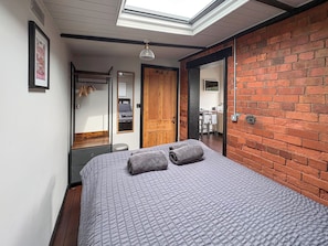 1 bedroom, WiFi (free), bed sheets