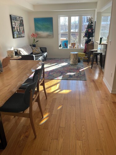 Whitby Townhouse close to Lake Ontario and Go Station