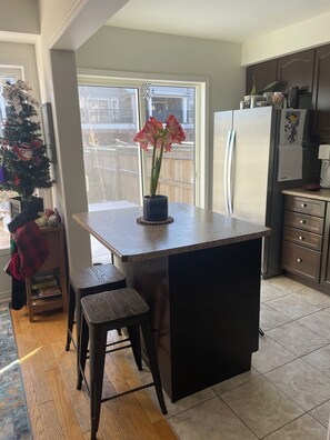 Interior - Whitby Townhouse close to Lake Ontario and Go Station (Whitby)