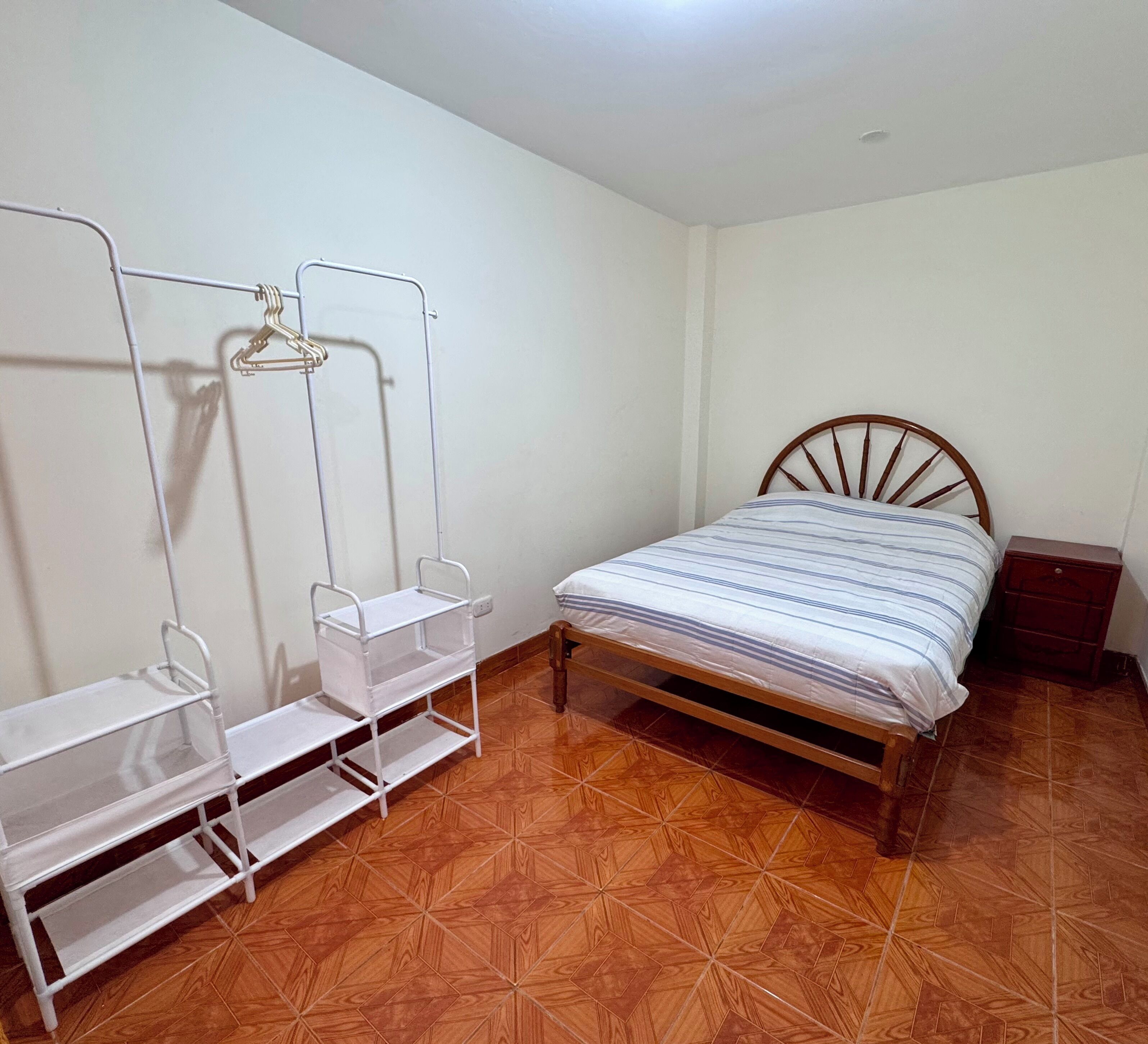 2 habitaciones, escritorio, wifi y ropa de cama 