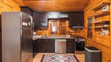 Fridge, oven, dishwasher, coffee/tea maker