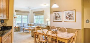 Dining - Three bedroom deluxe at Smugglers Notch, some of the best skiing in the NE (Jeffersonville)