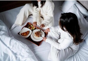 1 bedroom, bed sheets