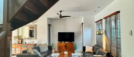 Téléviseur connecté, foyer, chaßne audio, imprimante