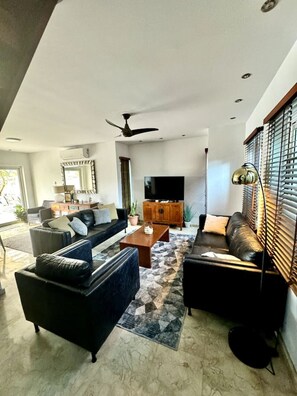 تلفزيون ذكي، مدفأة، ستيريو، طابعة