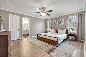 3 chambres, fer et planche à repasser, lit parapluie, Wi-Fi gratuit