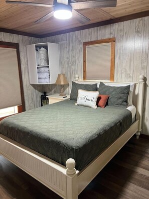 3 bedrooms, desk, iron/ironing board, WiFi
