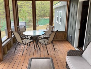 Dining - Whitetail Woods Cabin (Seymour)