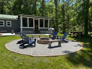 Outdoor dining - Whitetail Woods Cabin (Seymour)