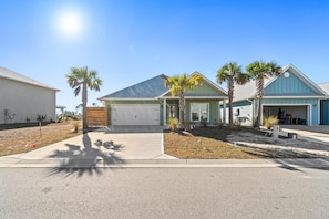 Property grounds - Serenity Cove | 4BR steps to Beach & Pool (Port St Joe)