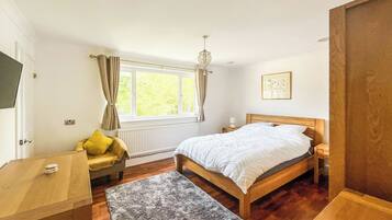 4 bedrooms, free WiFi, bed sheets