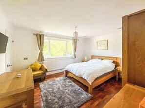 4 bedrooms, free WiFi, bed sheets