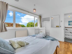 4 bedrooms, free WiFi, bed sheets