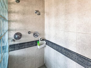 Towels - 4 bedroom accommodation in Romney Marsh, near Dungeness (Romney Marsh, near Dungeness)