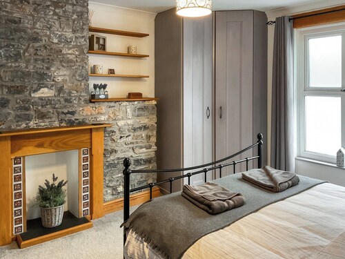 3 bedroom accommodation in Llandeilo
