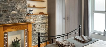 3 bedroom accommodation in Llandeilo