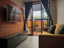 奢华开间套房, 私人游泳池 | 起居区