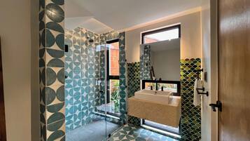 Luxury Studio Suite, Private Pool | Bathroom