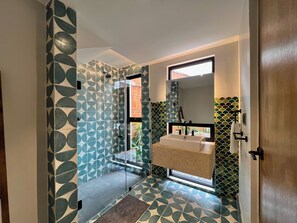 Luxury-Studiosuite, eigener Pool | Badezimmer