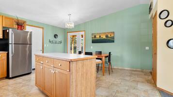 House, Multiple Beds, Patio, Garden View (Sage Country Retreat) | Interior
