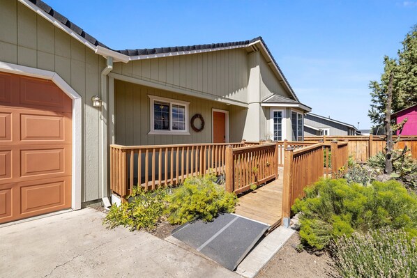 Exterior - Sage Retreat ADA Accessible! (Bend)