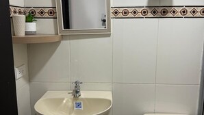 Comfort Double Room, Oceanfront | Bathroom | Bathtub, towels - hotel luna azul tropical  (San Andrés)