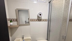 Comfort Double Room, Oceanfront | Bathroom | Bathtub, towels - hotel luna azul tropical  (San Andrés)
