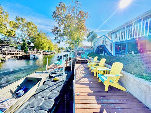 Charming 2/2 waterfront farm home with tons of TV stations, WiFi, dock, & more
