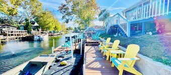 Charming 2/2 waterfront farm home with tons of TV stations, WiFi, dock, & more