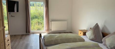 2 bedrooms, iron/ironing board, WiFi, bed sheets