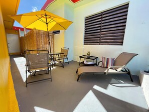 Outdoor dining - Fabulous 3-bedroom apartment in the heart of Vieques just steps from the ferry. (Vieques)