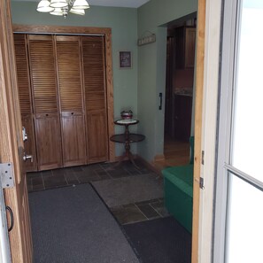 Interior - Charming Country farmhouse (Fredonia)