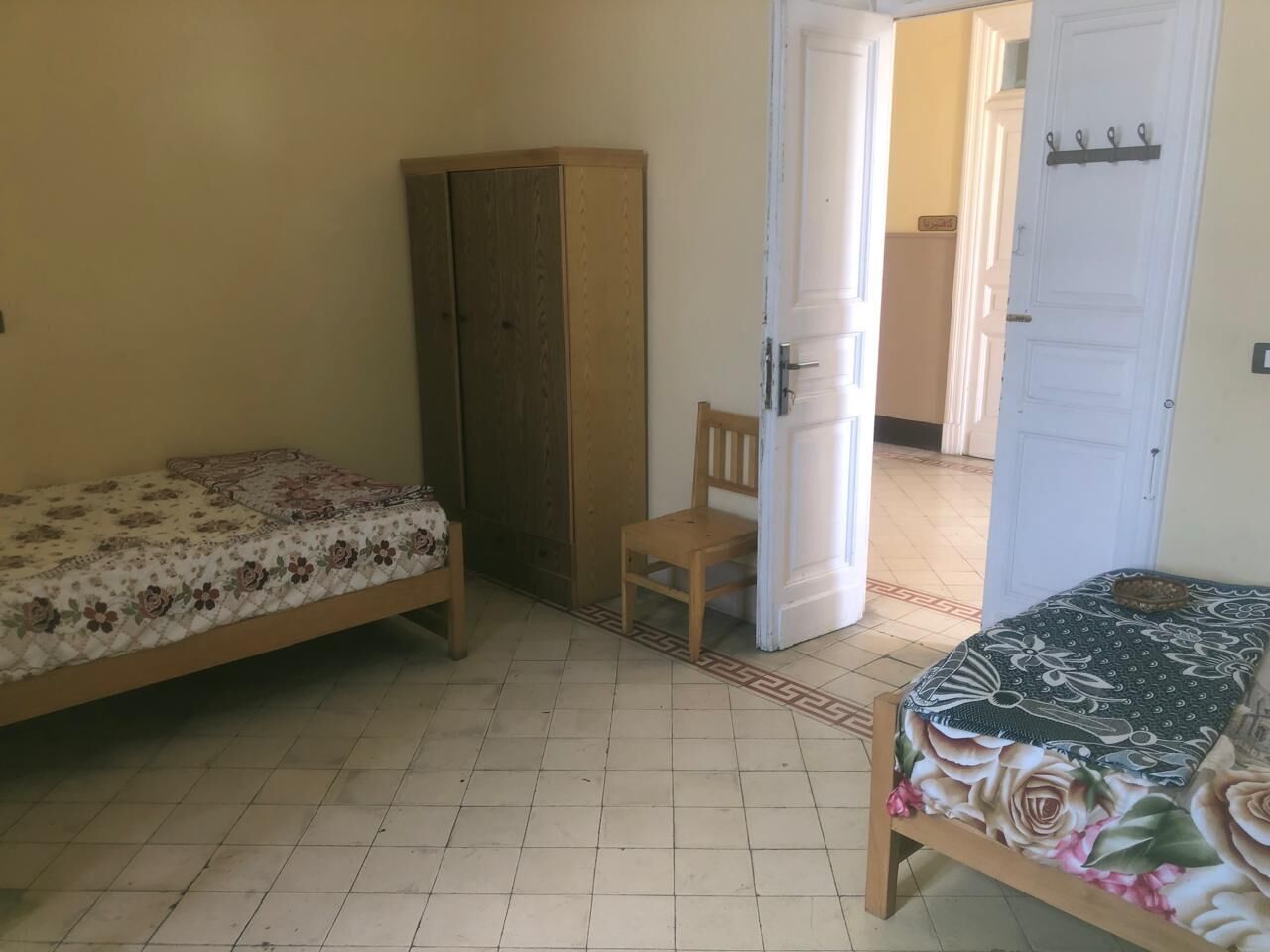 7 slaapkamers, een bureau