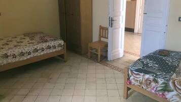 7 slaapkamers, een bureau