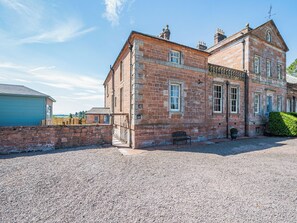 Exterior - 3 bedroom accommodation in Annan (Annan)