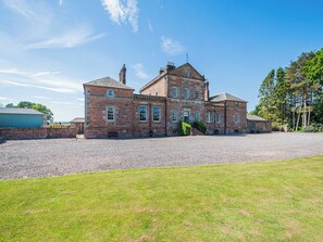 Exterior - 3 bedroom accommodation in Annan (Annan)