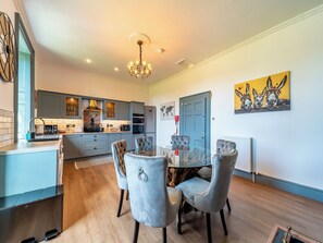 Dining - 3 bedroom accommodation in Annan (Annan)