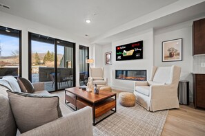 Smart TV, fireplace - Tee & Ski Pt B103 |Ski Retreat |Mtn Views & Fireplace (Eden)