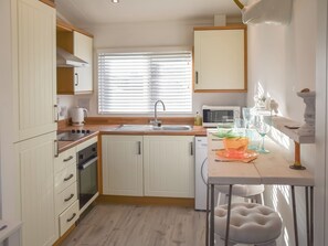 Private kitchen - Lovely modern chalet with stunning sea views on a lovely quiet site. (Bacton)