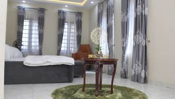 4 dormitorios, tabla de planchar con plancha, wifi y ropa de cama