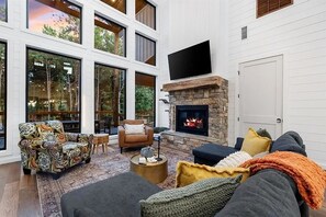 TV connectée, cheminée, baby-foot