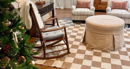 Charming 2-bedroom cottage with WiFi, AC in wonderful Prospect