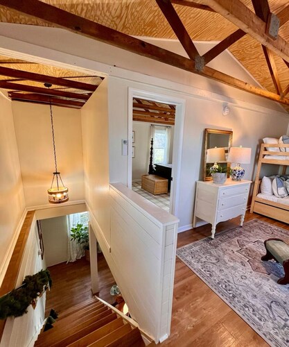 Charming 2-bedroom cottage with WiFi, AC in wonderful Prospect