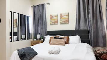 1 slaapkamer, een strijkplank/strijkijzer, wifi, beddengoed