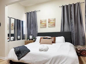 1 dormitorio, tabla de planchar con plancha, wifi y ropa de cama