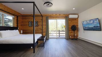 House, Multiple Beds, Patio, Garden View (Forget-Me-Not Lodge) | 3 bedrooms, individually decorated, individually furnished, bed sheets