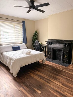 2 habitaciones, tabla de planchar con plancha, wifi y ropa de cama